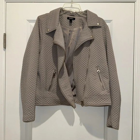 TORRID PEBBLE GREY QUILTED‎ KNIT MOTO JACKET - 2 - Picture 2 of 10
